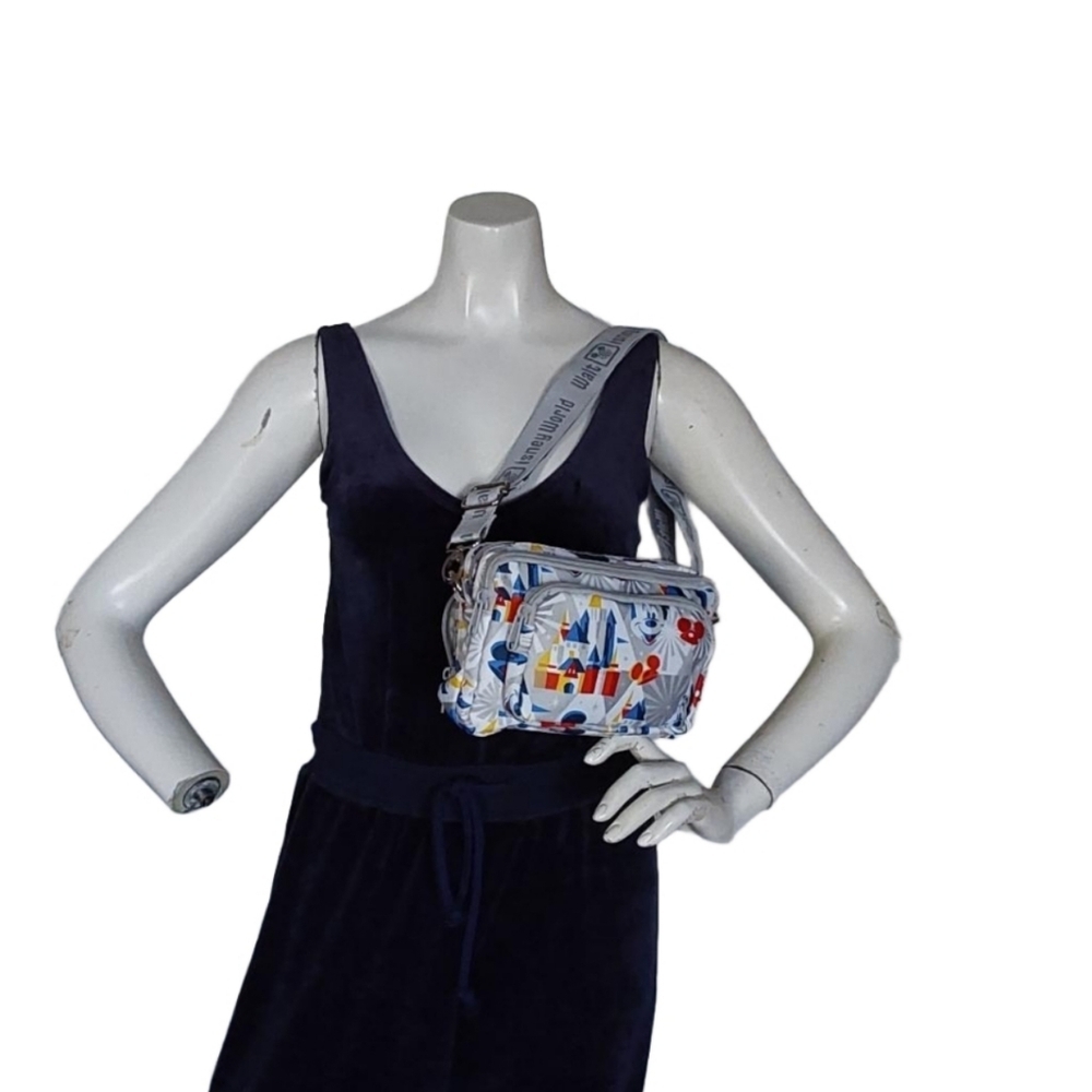 WALT DISNEY WORLD BODY BAG/ CONVERTIBLE BAG/ FUNNY PACK - Picture 2 of 7